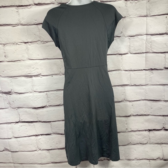 PATAGONIA Womens Bandha Dress Gray Twist Front Cap Sleeves Stretch SZ M Qck Dry - Picture 2 of 8
